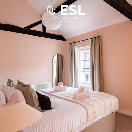 Elegant Apartment On Historic Cobbled High St Shrewsbury Town Centre Exterior photo
